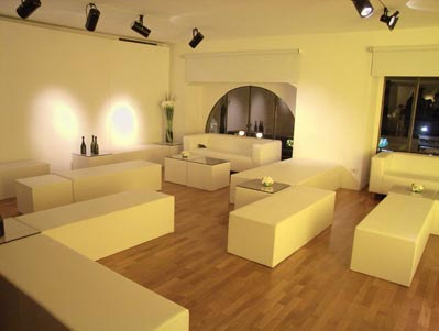 Noleggio Arredi lounge in ecopelle bianca a Milano